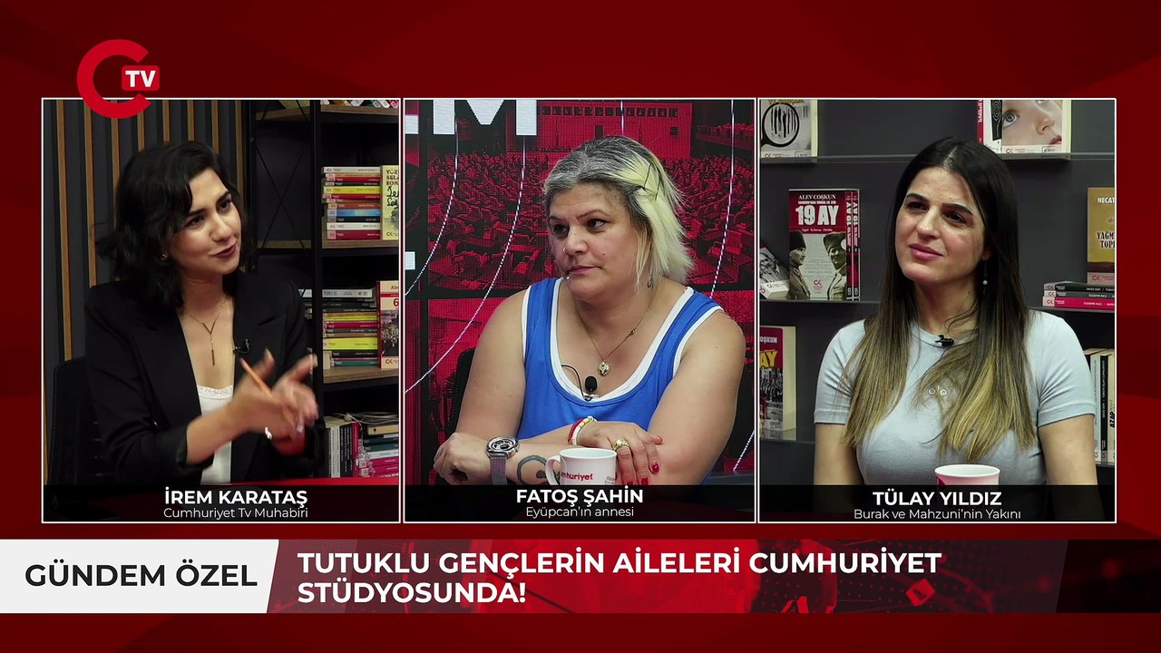 Tutuklu gençlerin aileleri Cumhuriyet stüdyosunda! “En çok yürümeyi özlemiş” “Tahliye olup arabayla gezmeyi hayal ediyorlar” “Cezaevinde abileri İngilizce öğretiyor”