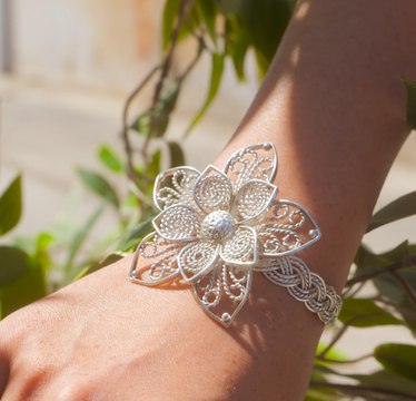 BRICOLAGE : des bijoux qui ont du sens AVEC des histoires gravées dans l'argent et l'OR !