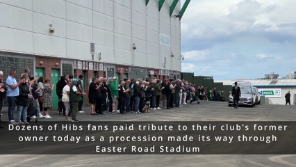 Hibs fans paid tribute to Sir Tom Farmer