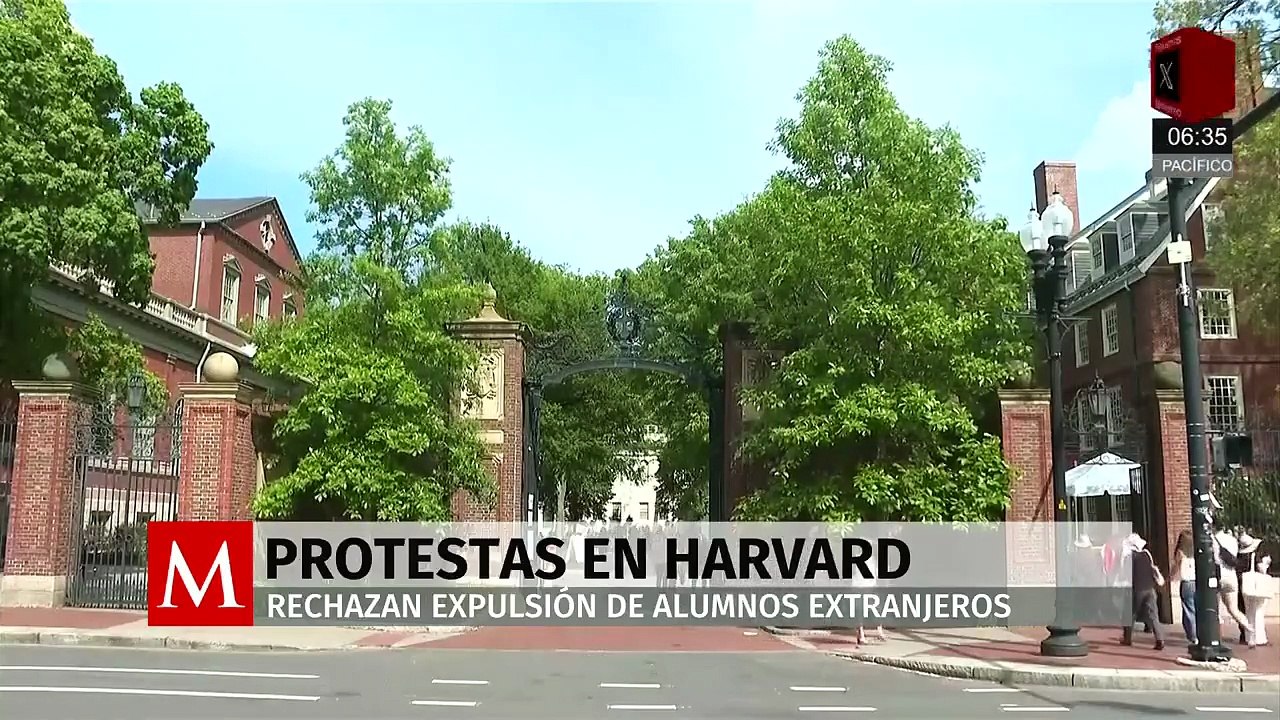 Estudiantes y profesores de Harvard protestan contra la expulsión de alumnos extranjeros