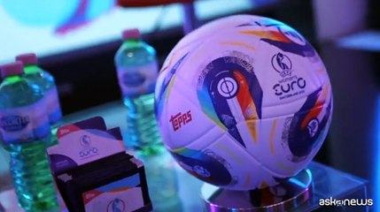 Il calcio femminile cresce, e le figurine lo celebrano