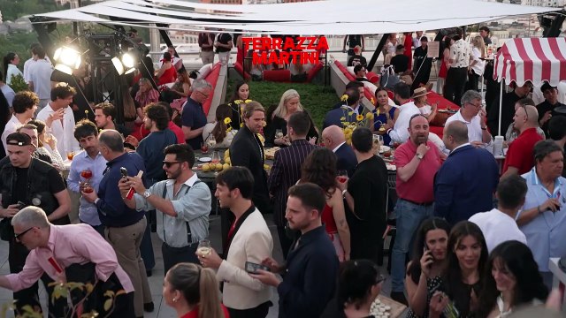 Paco León inaugura el escenario del aperitivo perfecto en la Azotea del Círculo de Bellas Artes