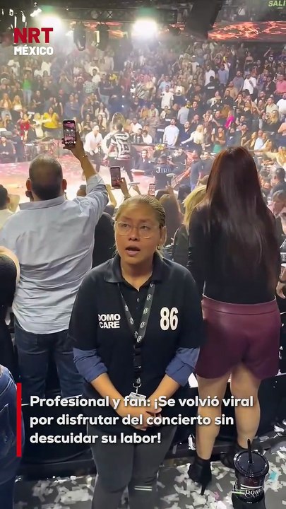 ¡Así se hace! 🙌 Esta guardia de seguridad se volvió viral por demostrar que se puede amar la música y ser profesional al mismo tiempo 🎶👮‍♀️ Mientras todos bailaban, ella también se dejó llevar por el ritmo… sin dejar de vigilar el evento.