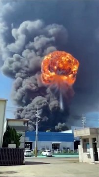 Une usine chimique part en fumée et explose en Chine