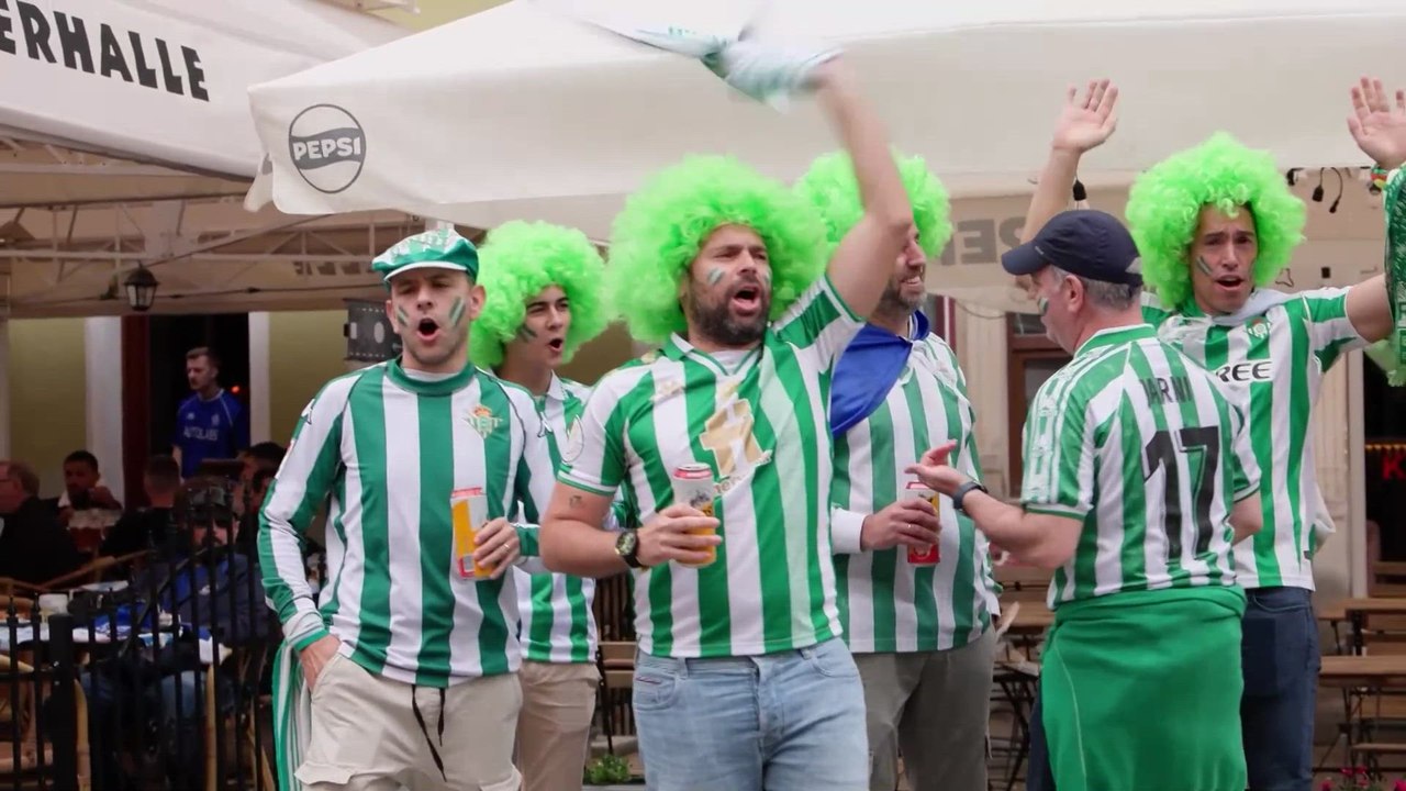 Aficionados de Betis y Chelsea se preparan para la final de la Conference League