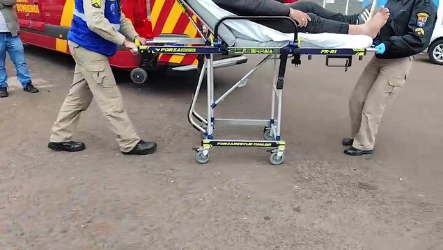 Veículos se envolvem em colisão na Rua 13 de Maio, no Centro de Cascavel