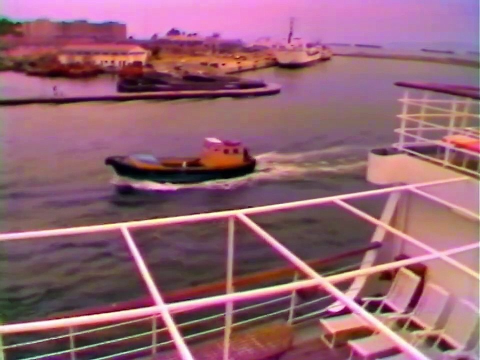 Άλλος κερνάει, άλλος πληρώνει (1987)