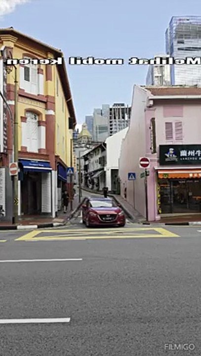 Mobil keren di jalan