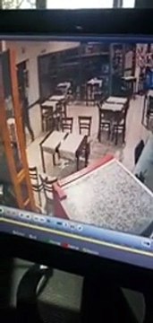 Córdoba： dueño de un bar ahuyentó a los sillazos a dos ladrones armados 2