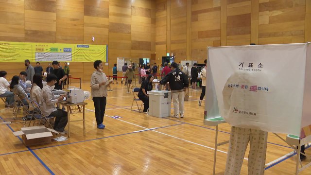 광주·전남 높은 사전 투표율...이 시각 광주 투표소 / YTN