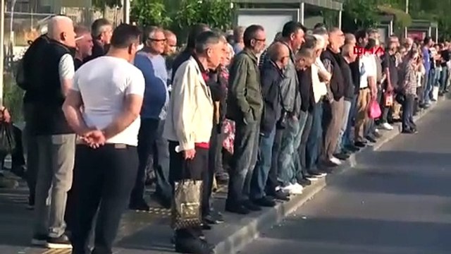 İzmir'de binlerce işçi greve çıktı; onbinlerce vatandaş yolda kaldı!