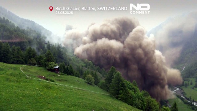 Riprese aeree mostrano il villaggio alpino di Blatten sepolto dalla frana del ghiacciaio del Birch