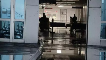 Sağanağın etkili olduğu Malatya’da hastanenin tavanı çöktü