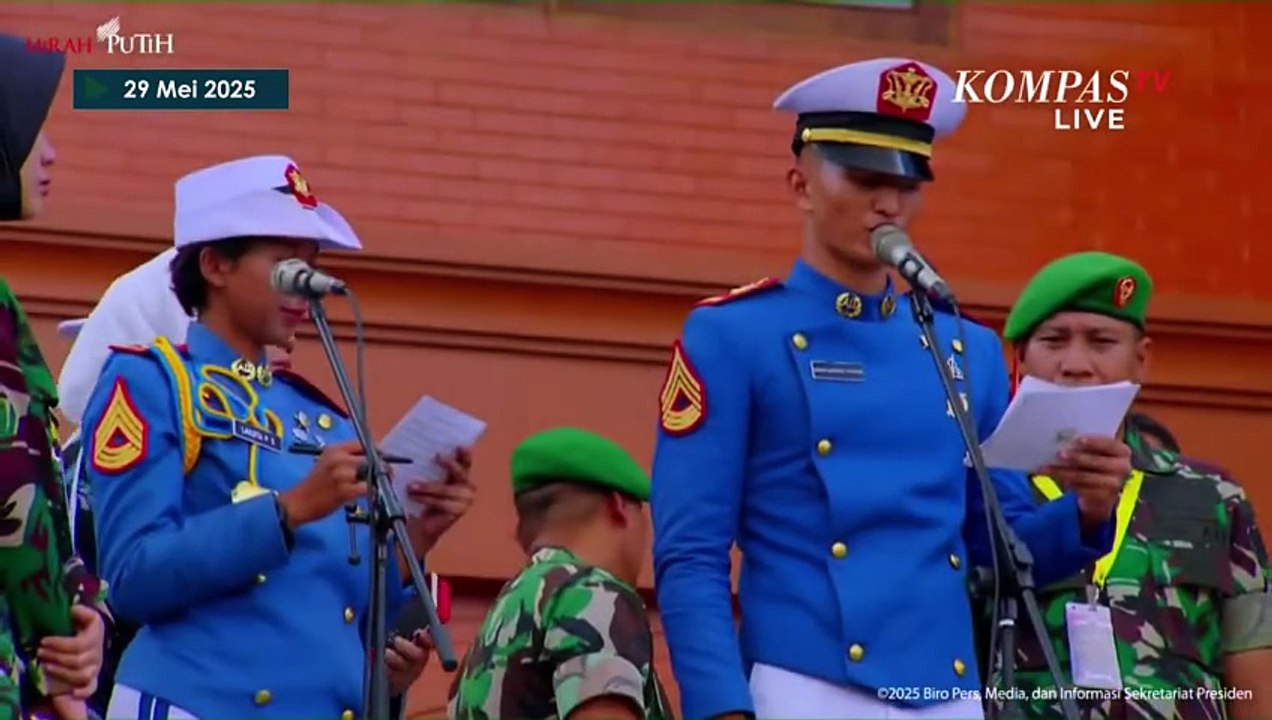 Dianugerahkan oleh Macron, Prabowo Terima Penghargaan Kehormatan Tertinggi Pemerintah Prancis