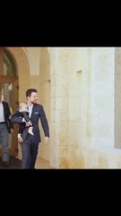 الاميرة ايمان الصغيرة تستمتع بملاعبة جدها الملك عبدالله