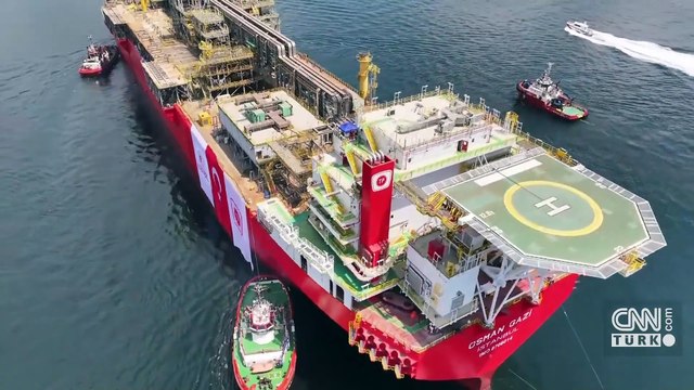 Fethin 572. yılında bir ilk: Türkiye'nin ilk yüzer gaz üretim platformu Osman Gazi, Boğaz'dan geçti