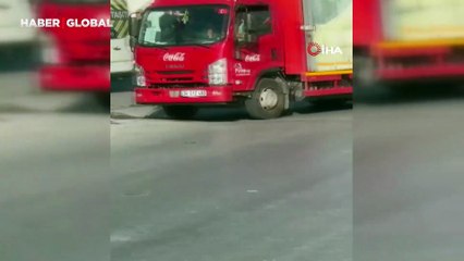 Bağcılar’da yol vermeme kavgası kamerada