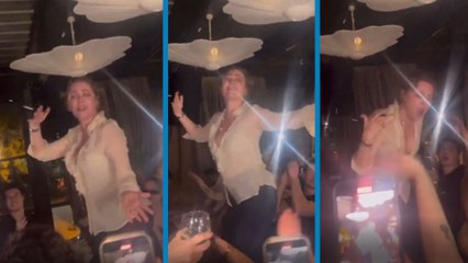 Bahar’ın yıldızı Demet Evgar’ın eğlence gecesindeki dansı ilgi gördü