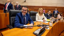 Gallardo se estrena en la Asamblea de Extremadura y Guardiola le acusa de 
