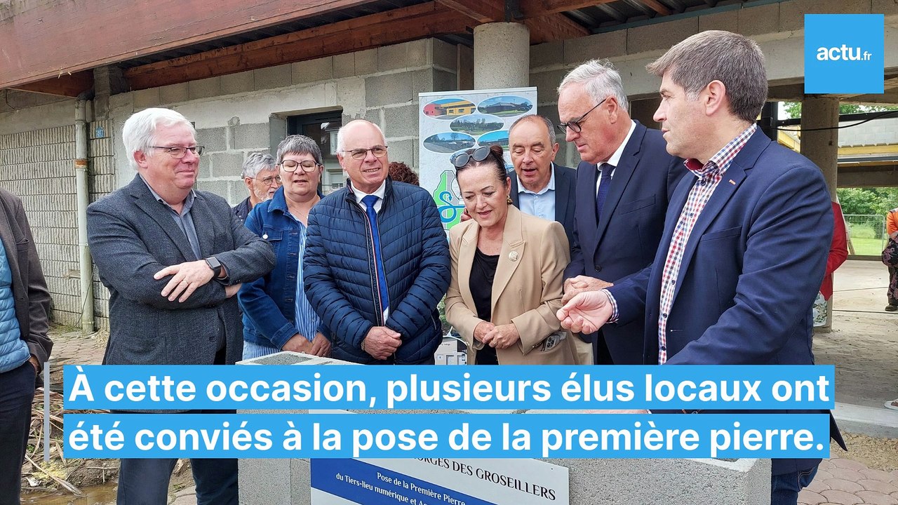 La scène cocasse lors d'une cérémonie politique près de Flers