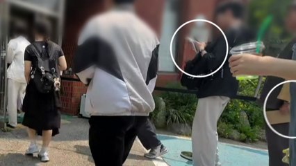 사전투표소 투표용지 반출 논란...선관위 "건물 밖까지 줄 선 것" / YTN