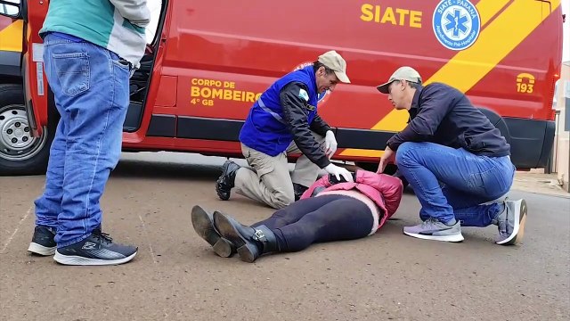 Motociclista fica ferida ao sofrer queda no Bairro Interlagos