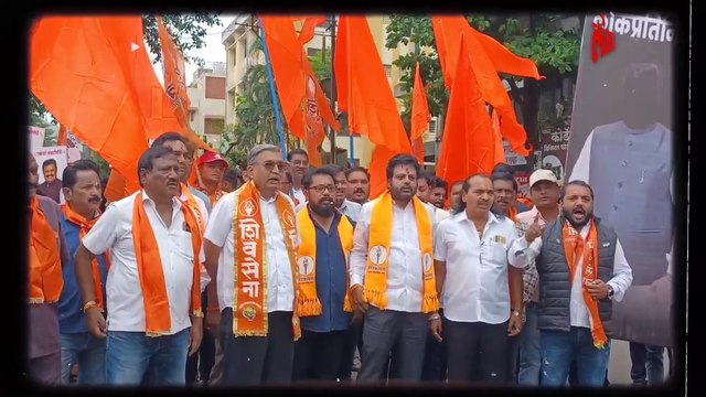 मैदानाचे झाले तळे! एकाच मुद्द्यावर भिडतायत ठाकरे अन् शिंदे गट
