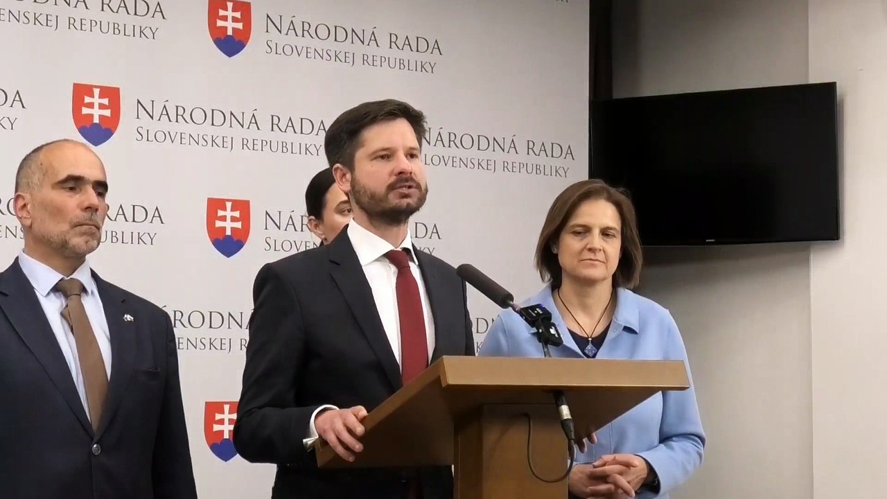 ZÁZNAM: Opozičné strany podávajú podnet na Ústavný súd pre prečerpávačku Málinec
