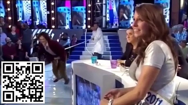 Emission TV On n'est Pas Couché sur France 2 Sketch Jonathan Lambert l fait chuter Miss France