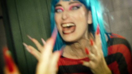 Nasty Neighbours | Embrujada