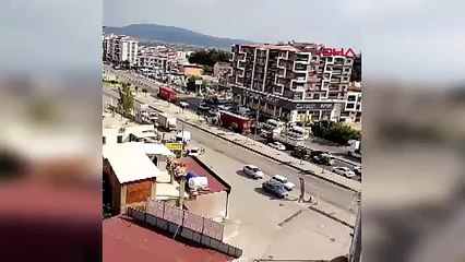 İzmir'de güpegündüz katliam! Otomobile ateş açıldı: 3 ölü, 1 yaralı
