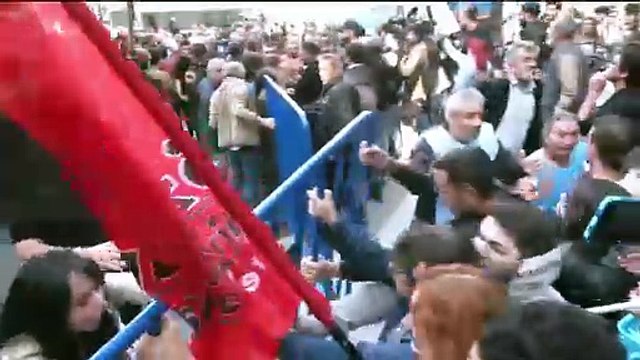 Polis tarafından öldürülen Ethem Sarısülük'ü anma etkinliğinde eylemciler ve polis arasında arbede