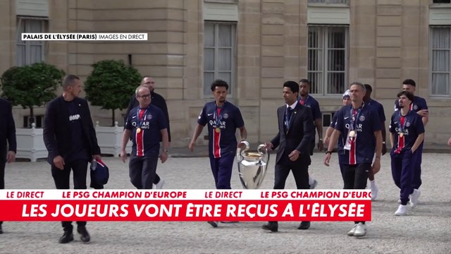 Après la parade sur les Champs-Elysées, les joueurs du PSG viennent d'arriver à l'Elysée