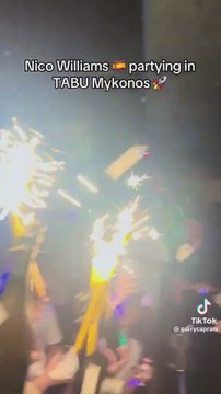 Nico Williams disfruta de sus vacaciones en Mykonos