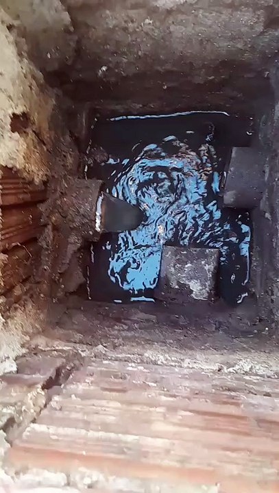 Morador denuncia galeria entupida no Bairro Jatobá, em Patos: “A água está voltando pra dentro da minha casa”