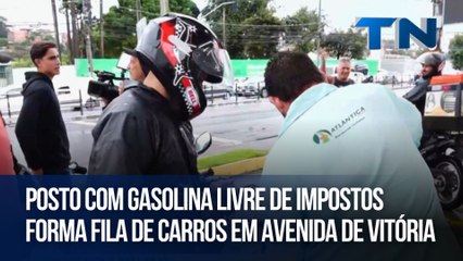 Posto com gasolina livre de impostos forma fila de carros em Avenida de Vitória