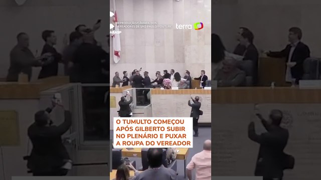 Vereador do PL e sindicalista trocam empurrões durante sessão sobre mototáxi na Câmara de SP #shorts