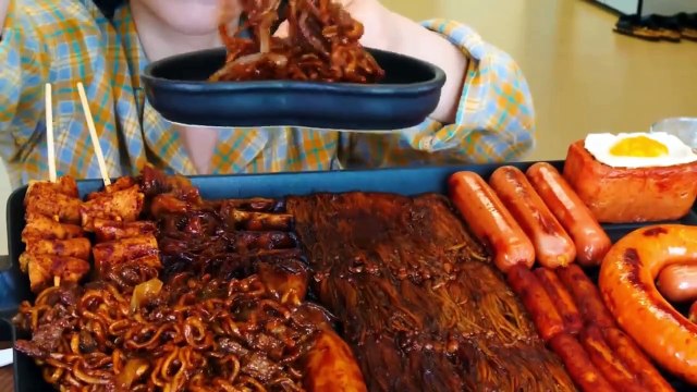 ASMR MUKBANG Fire spicy Black bean Mushrooms, Black bean Noodles, Kielbasa Sausage, Cheese Spam.