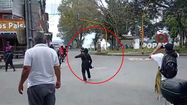 Video | Vecinos desafiaron a encapuchados con explosivos y defendieron a policías en Popayán