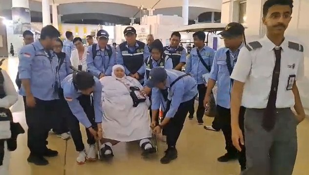 Kisah Haru Jemaah Haji Obesitas Tiba di Tanah Suci