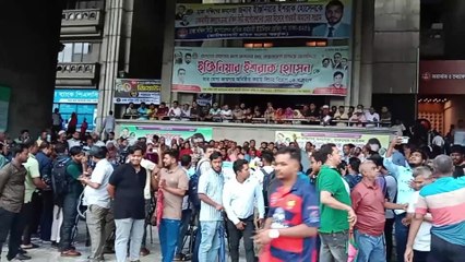 উপদেষ্টা আসিফ এর পদত্যাগ ও ইঞ্জিনিয়ার ইসরাক হোসেনকে শপথের দাবীতে উত্তাল নগর ভবন