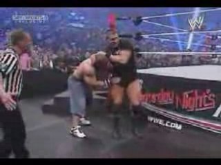 Randy Orton défonce Cena  RKO sur une chaise