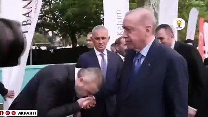 Yavuz Bingöl, Cumhurbaşkanı Erdoğan'ın elini öptü ortalık karıştı
