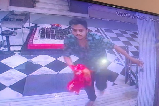 महामाया मंदिर में घुसा युवक चोर नहीं