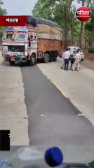 उड़नदस्ता टीम की चप्पलों से कर दी पिटाई