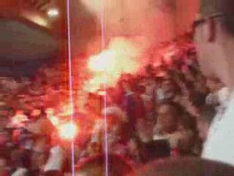 Psg- St Etienne: Tifos + Fumis de partout !! vu de la G