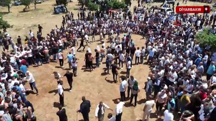 Diyarbakır'da gençler asırlık kırbaç geleneğini sürdürüyor