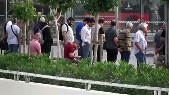 İzmir'de grevde 2. gün: Vatandaş yolda kaldı, kuyrukların sonu gözükmedi!