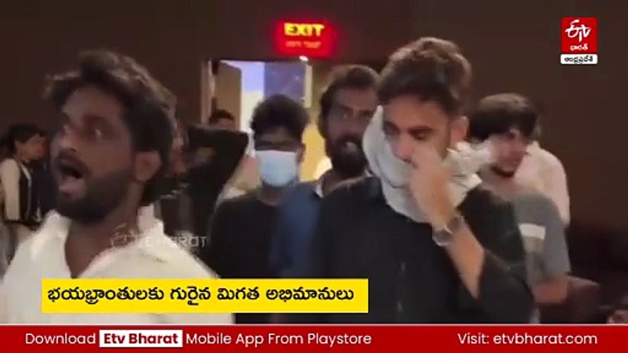 'ఖలేజా' మూవీ రీరిలీజ్ - థియేటర్​లోకి పాముతో వచ్చిన అభిమాని