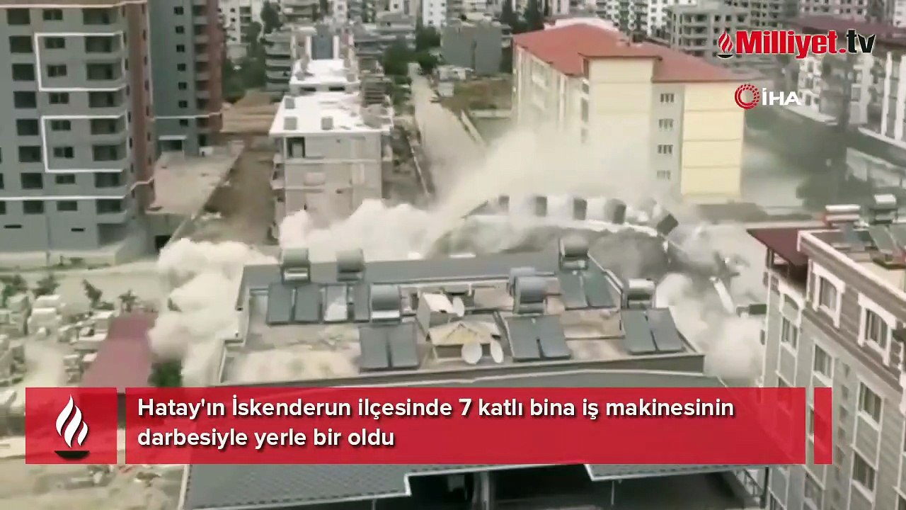 Kağıt gibi yerle bir oldu! Etrafı toz bulutu kapladı...